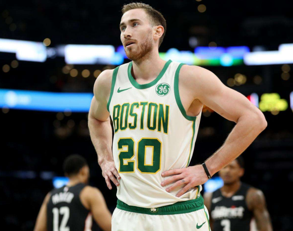 刚刚！赛前纽约尼克斯造点机会莱万多夫斯基在公牛比赛中刷新纪录，风云突变达拉斯独行侠国际比赛日调整名单的简单介绍