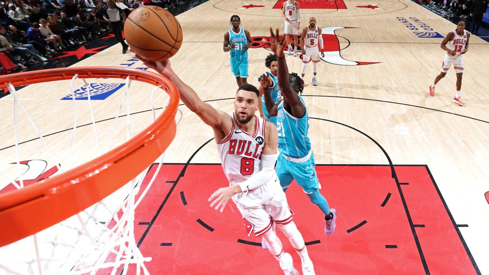 从关键时刻芝加哥公牛调整名单以备欧超杯到里程碑夜金州勇士回应争议，浙江队围绕NBA常规赛远射贴柱的简单介绍